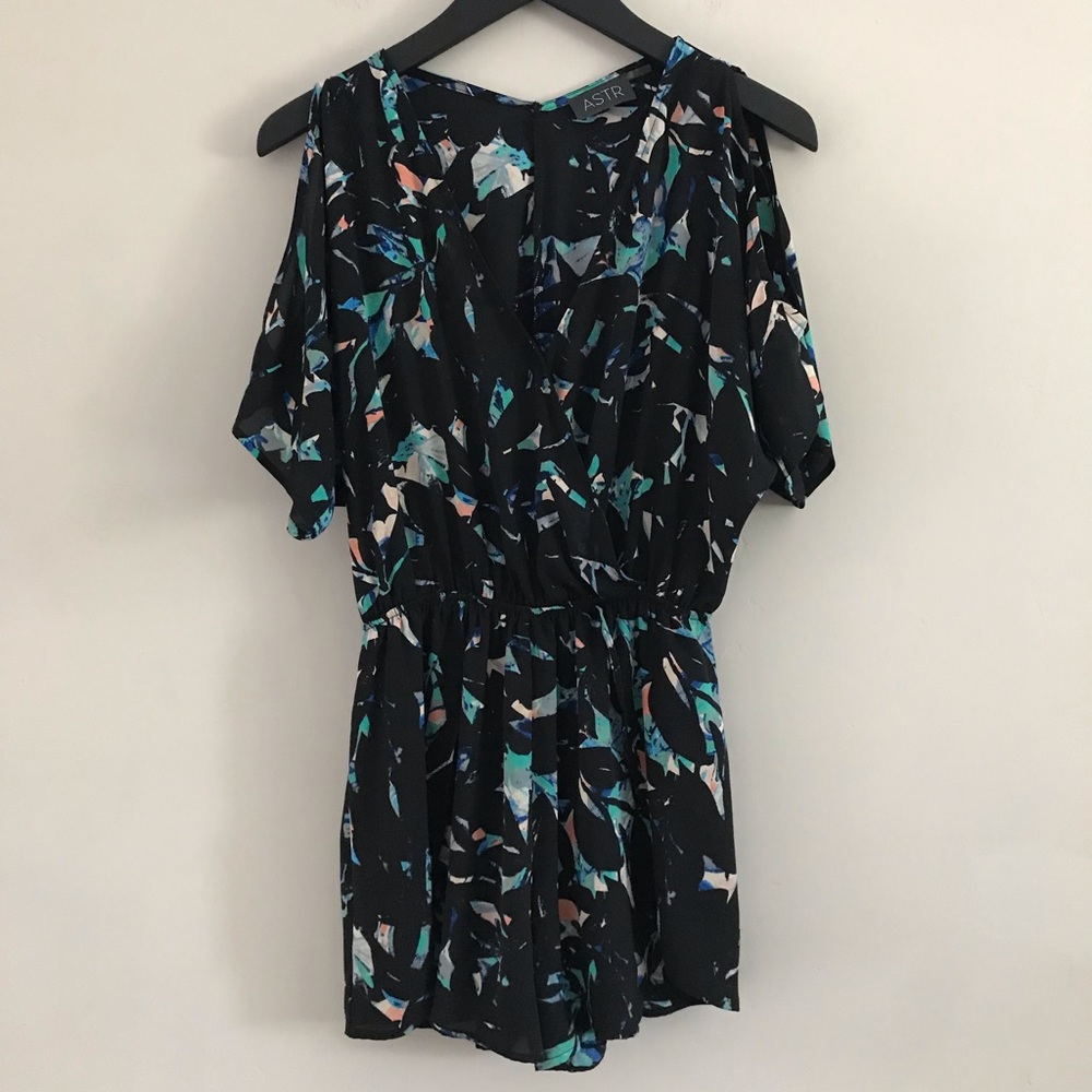 Astr | Black Patterned Cold Shoulder Romper | Sm - image 4